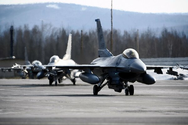 Aviones de combate de EE.UU. en tierra