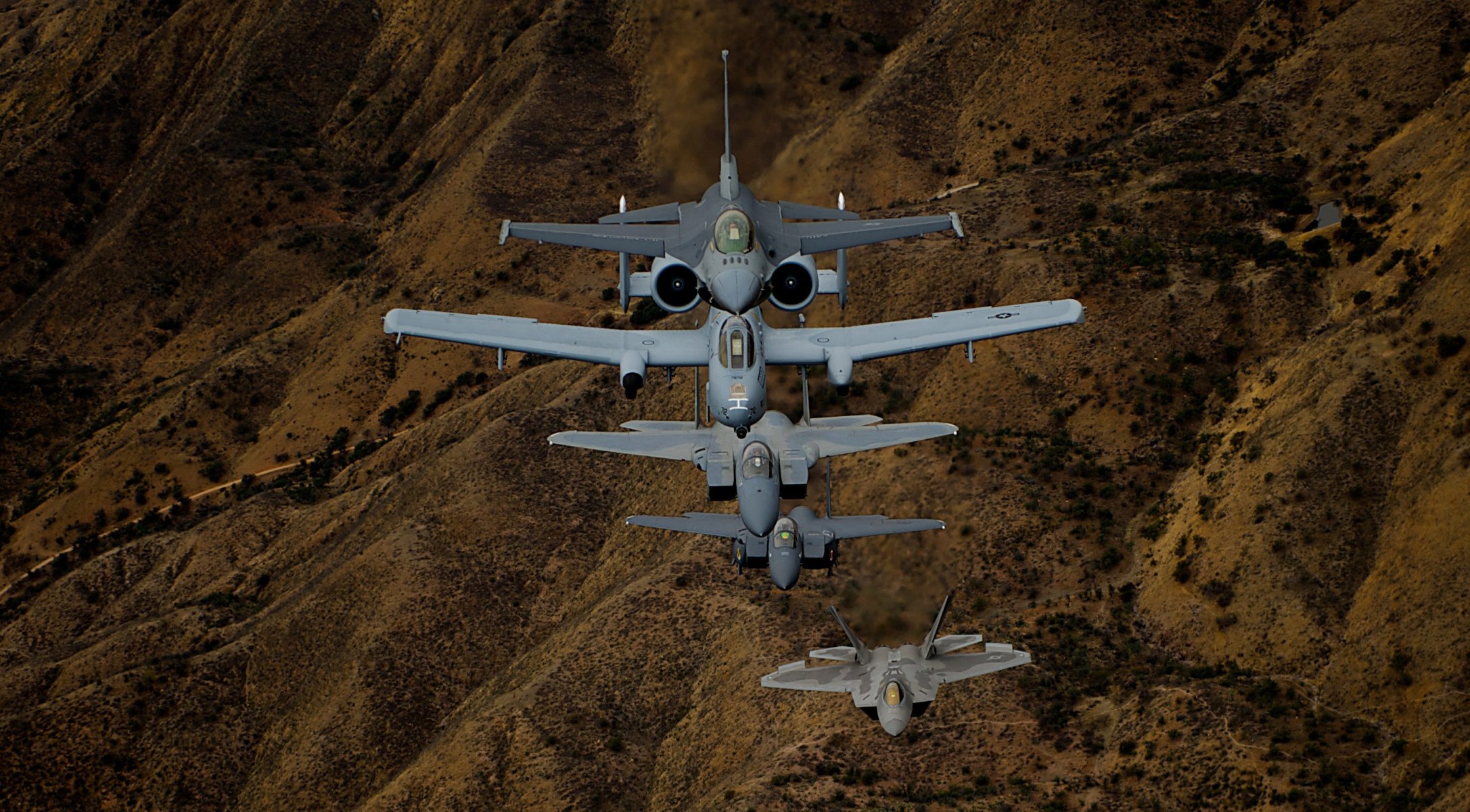 aviones de combate f-16 f-15 a-10 f-22