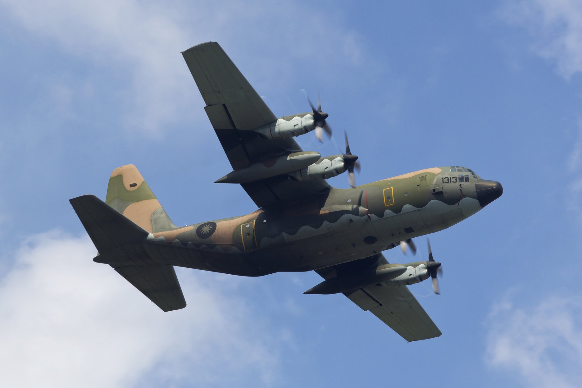 lockheed c-130h hercules transport wojskowy samolot niebo