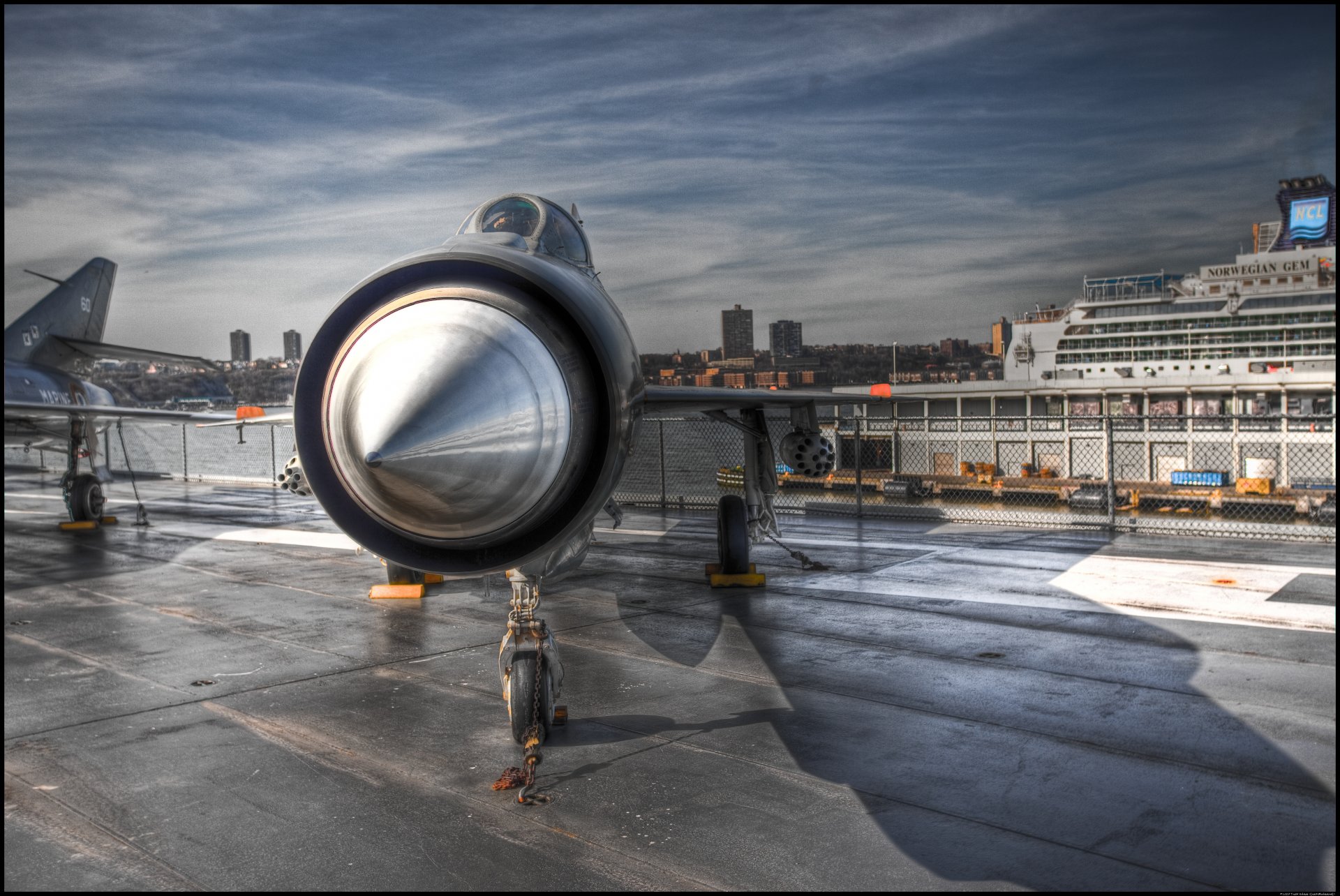 mig-21 fishbed chasseur polyvalent mikoyan gurevich supersonique aviation nez navire ville ailes avion