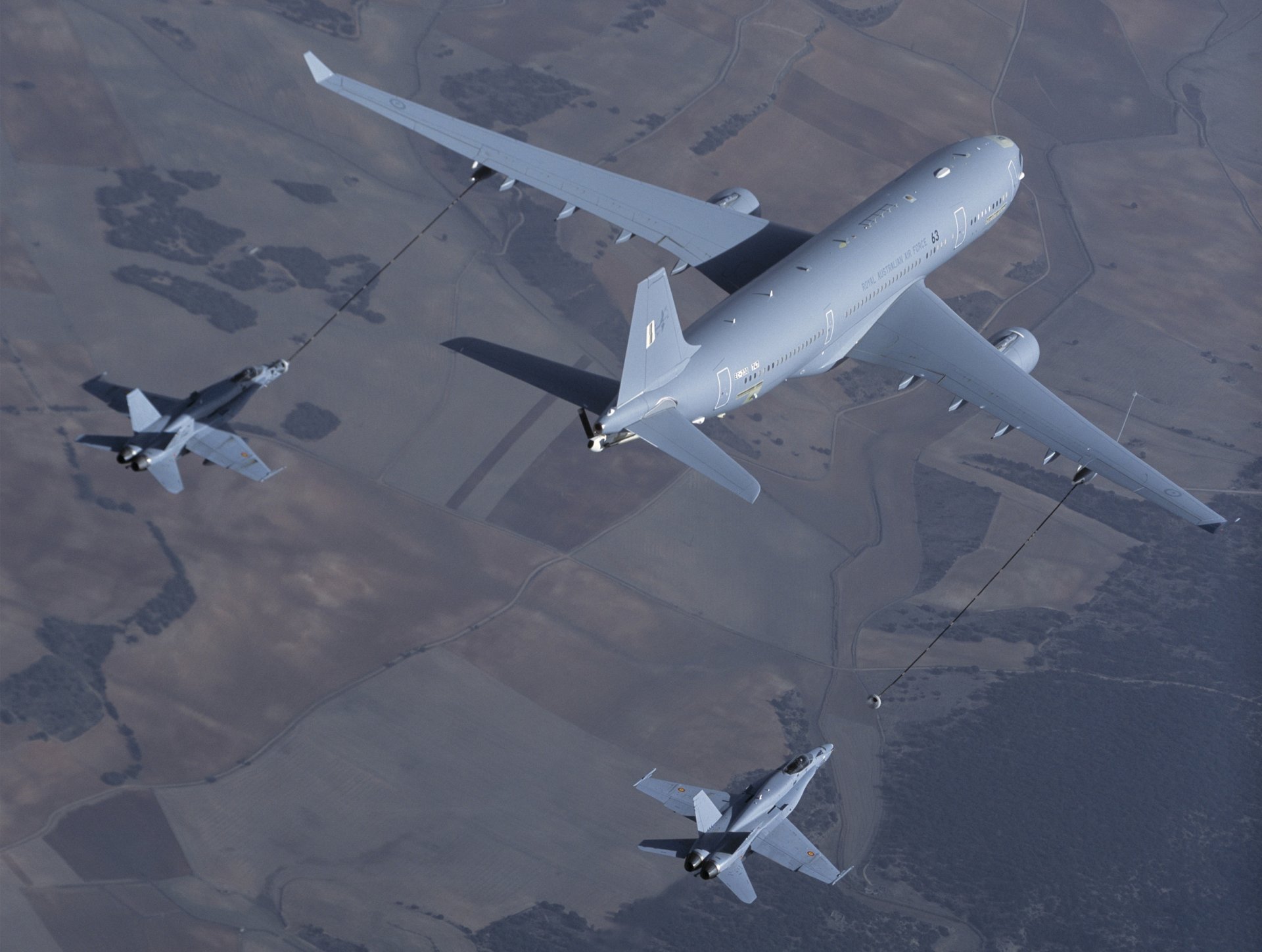 airbus a330-mrtt fighters f-18s royal australian air force refueling height area