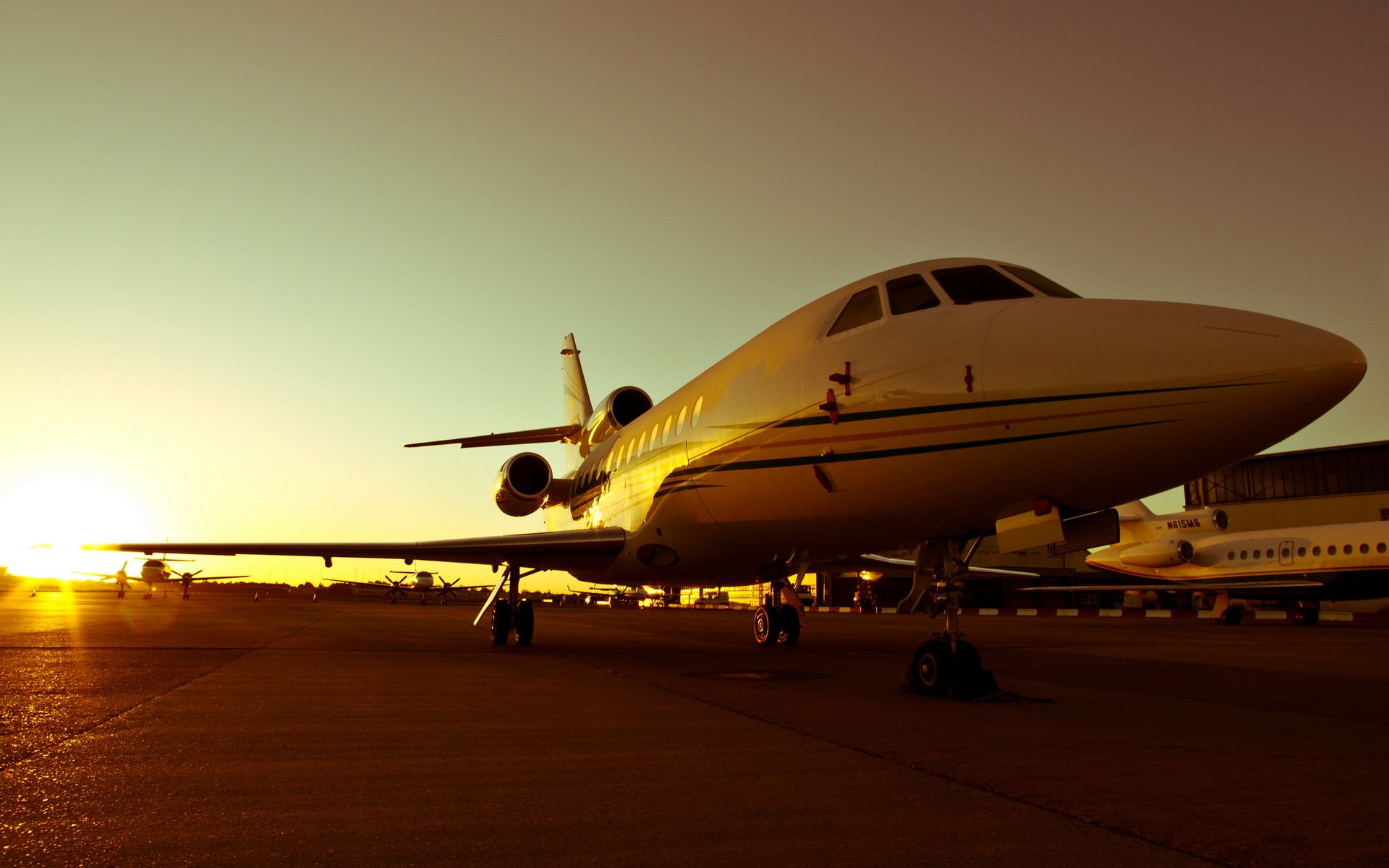 flugzeug flugplatz luftfahrt