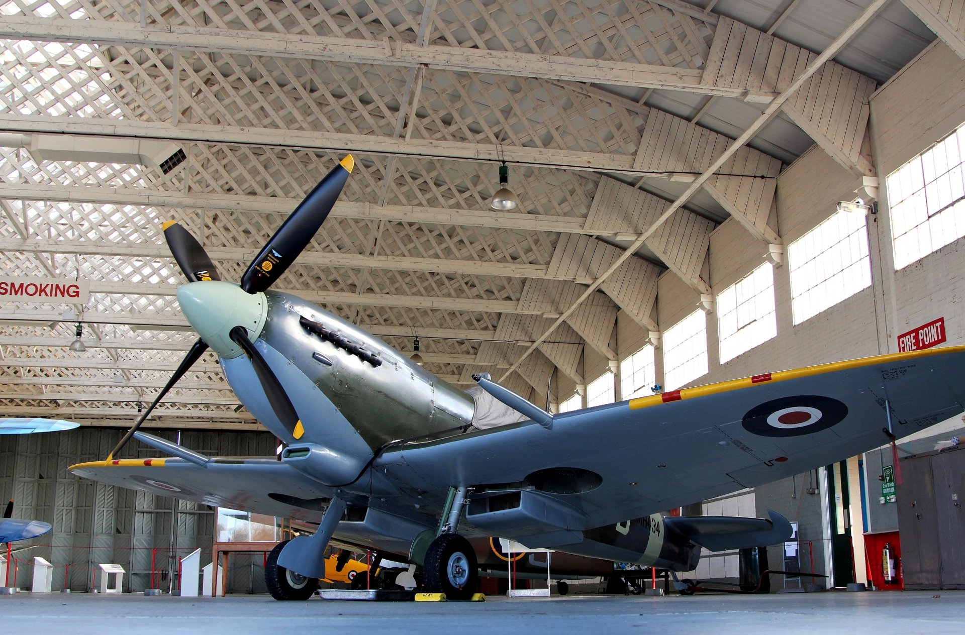 musée avion spitfire lf.ixb britannique chasseur monoplace