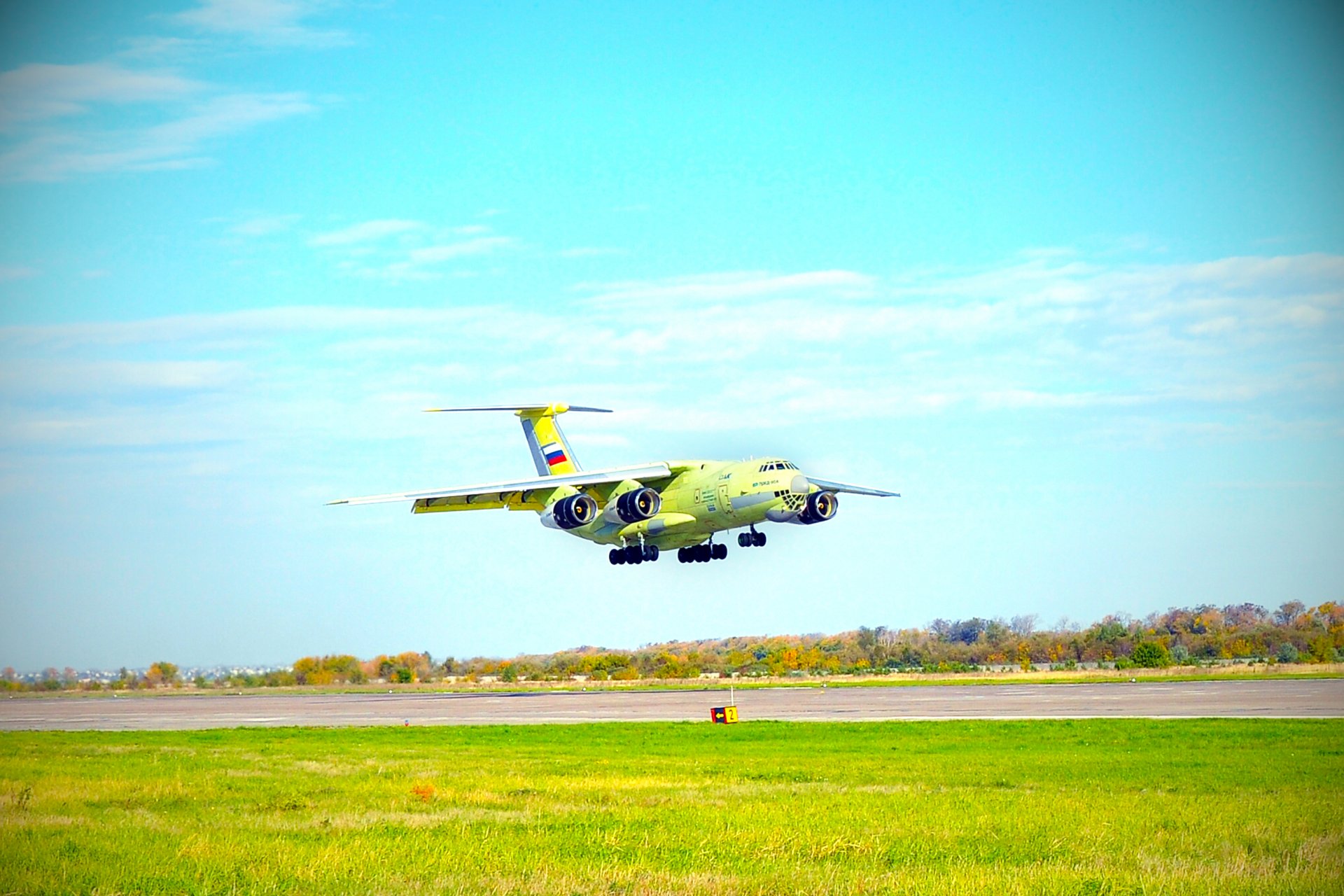 il-76 md 90a franco aereo da trasporto militare ilyushin aviazione decollo cielo russia giorno