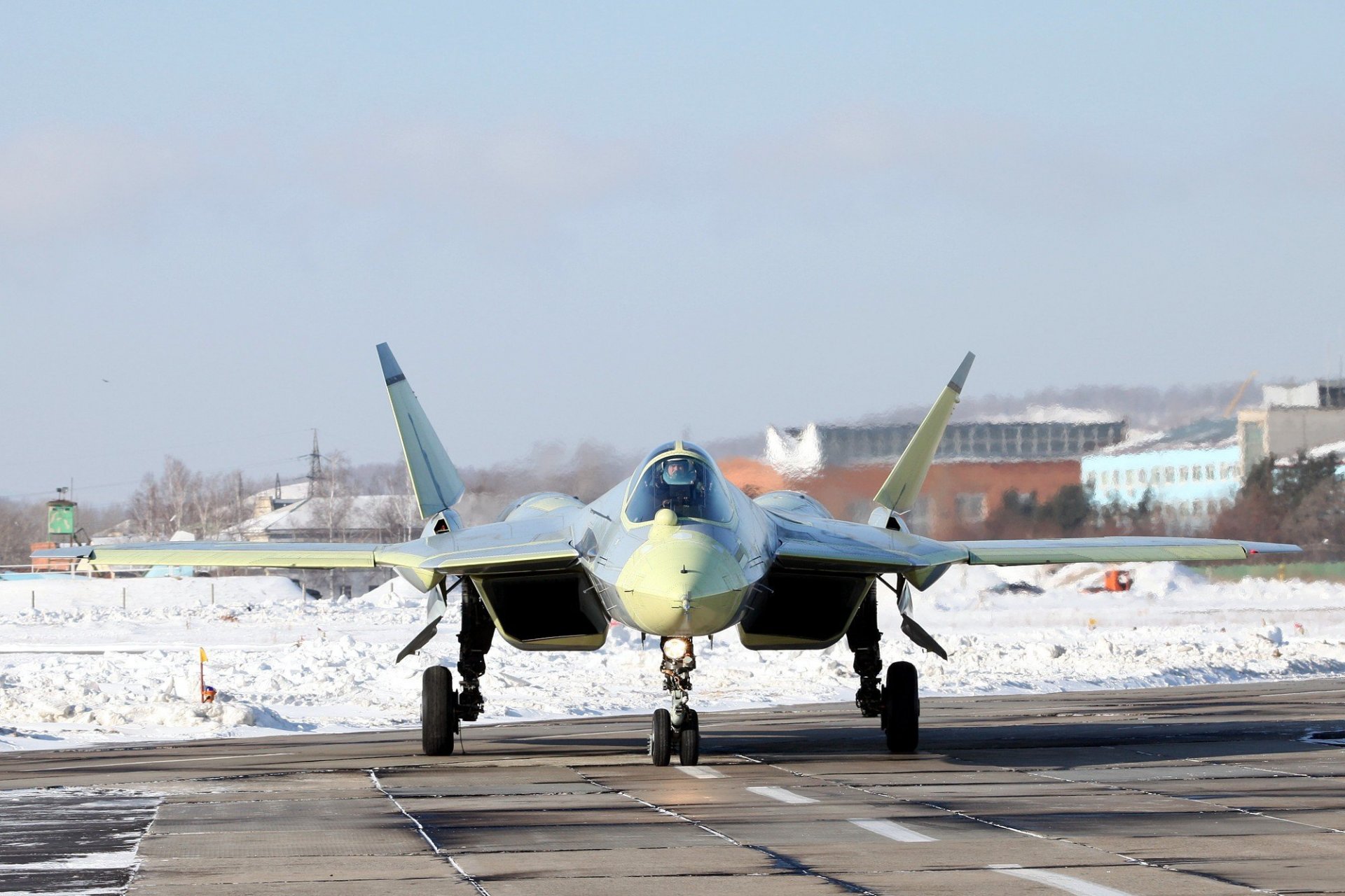 pak fa t-50 aviation polyvalent combattant air force russie sur le terrain hiver sec