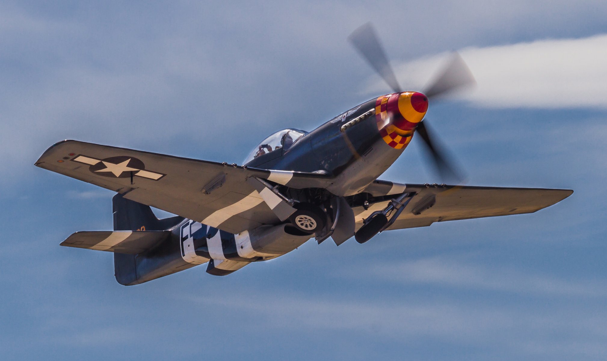 p-51d mustang single fighter