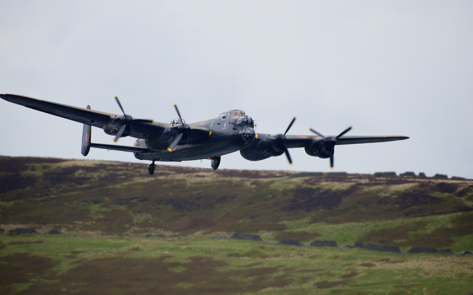 avro 683 lancaster avro 683 lancaster bombardier