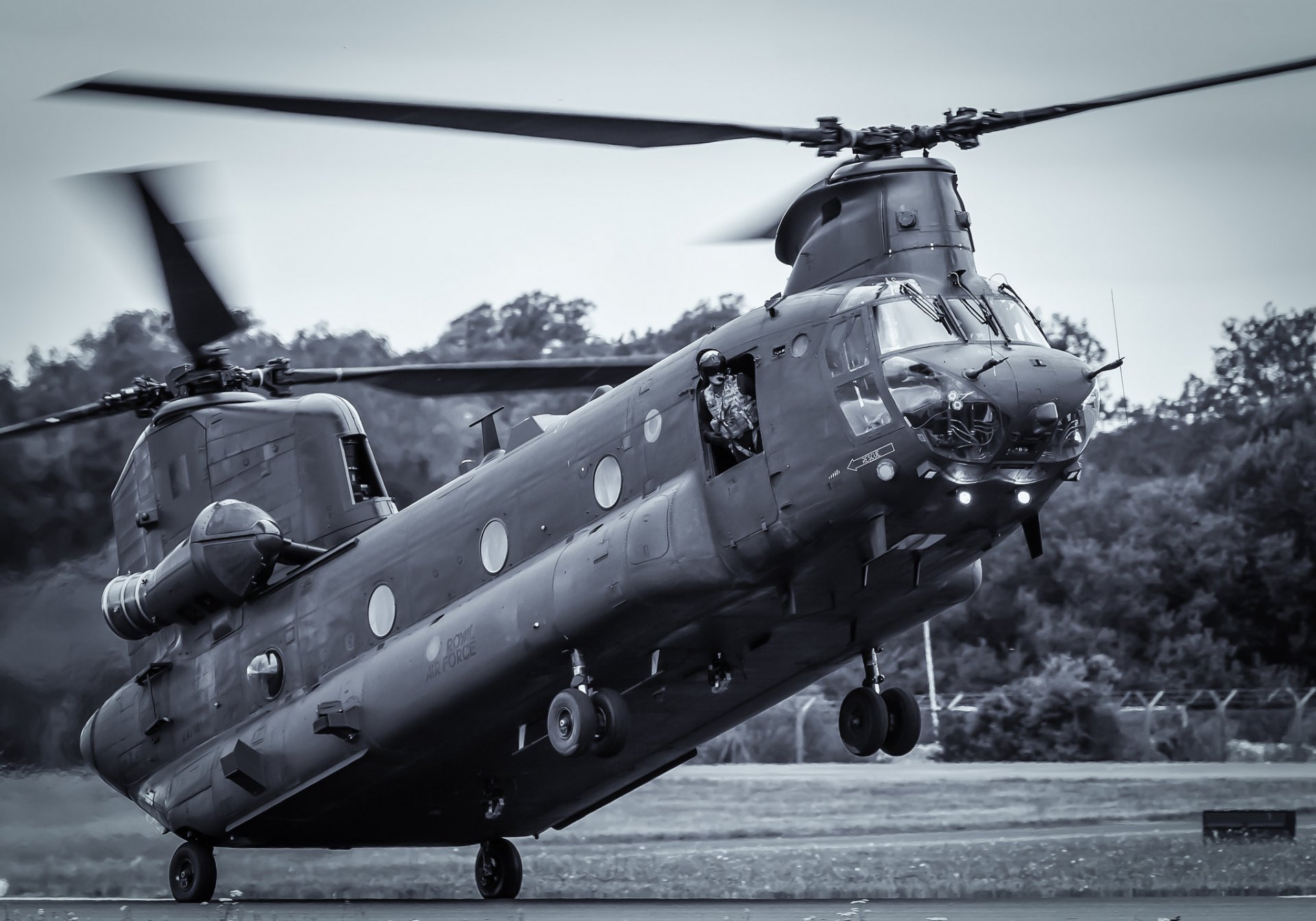 ch-47 chinook military transport