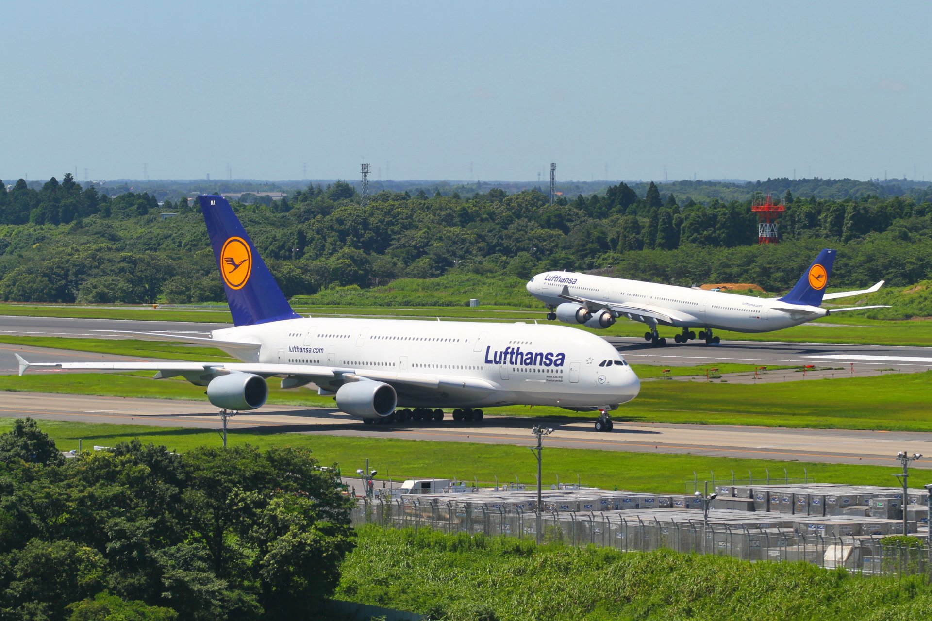 lufthansa a340 airbus a380 lufthansa landing taxiing airport germany flight