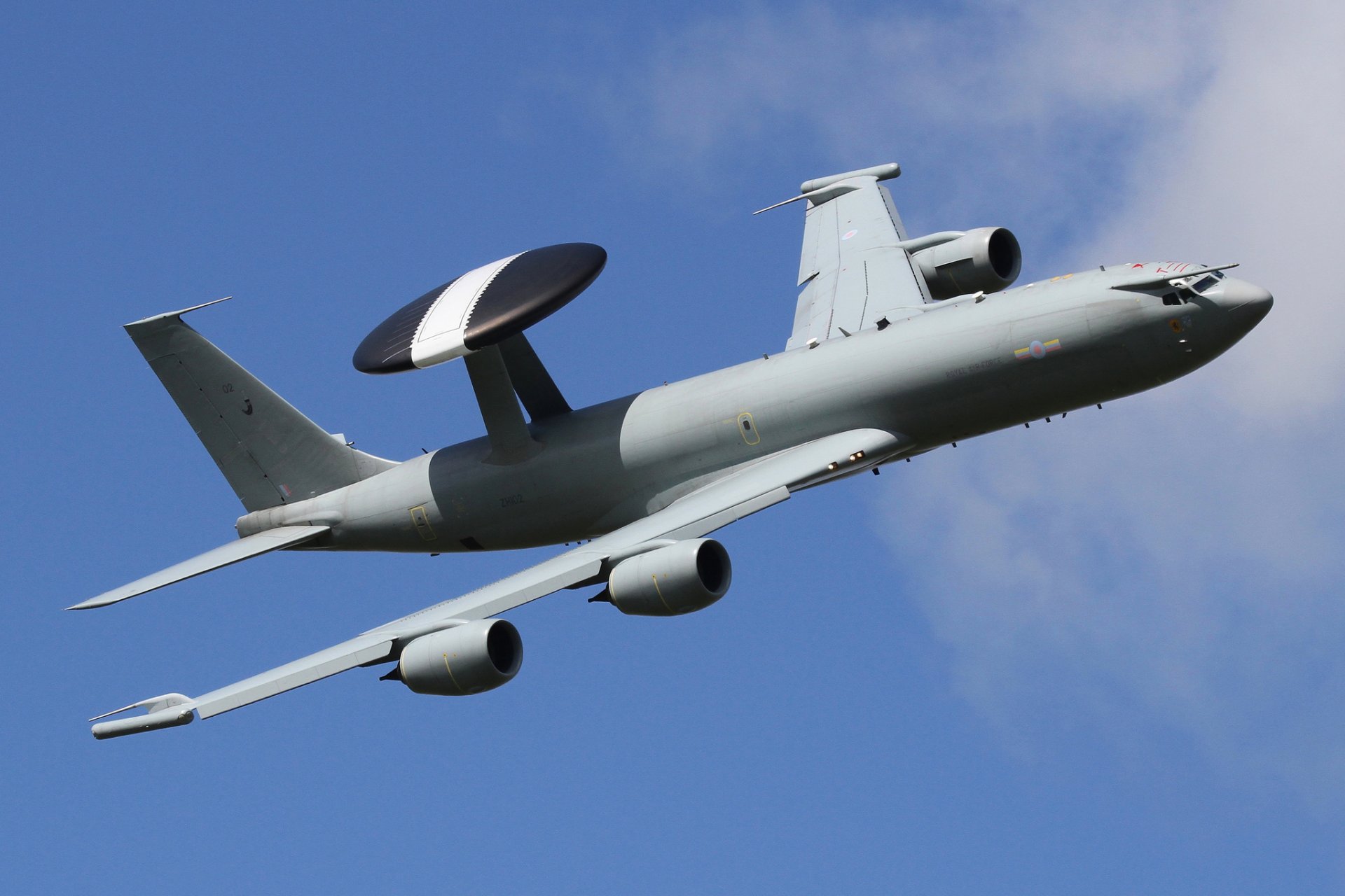 boeing e-3d sentry sentry plane far radar detection flight