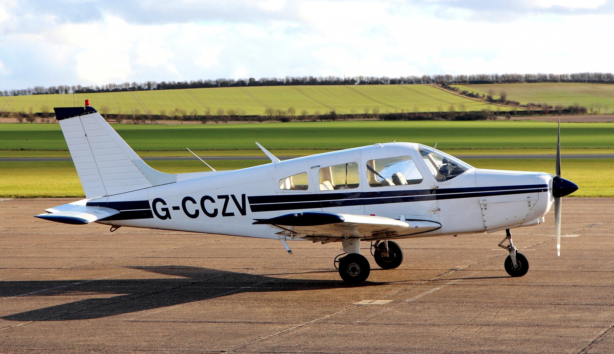 piper pa-28 cherokee piper pa-28 cherokee small-engine all-metal quadruple