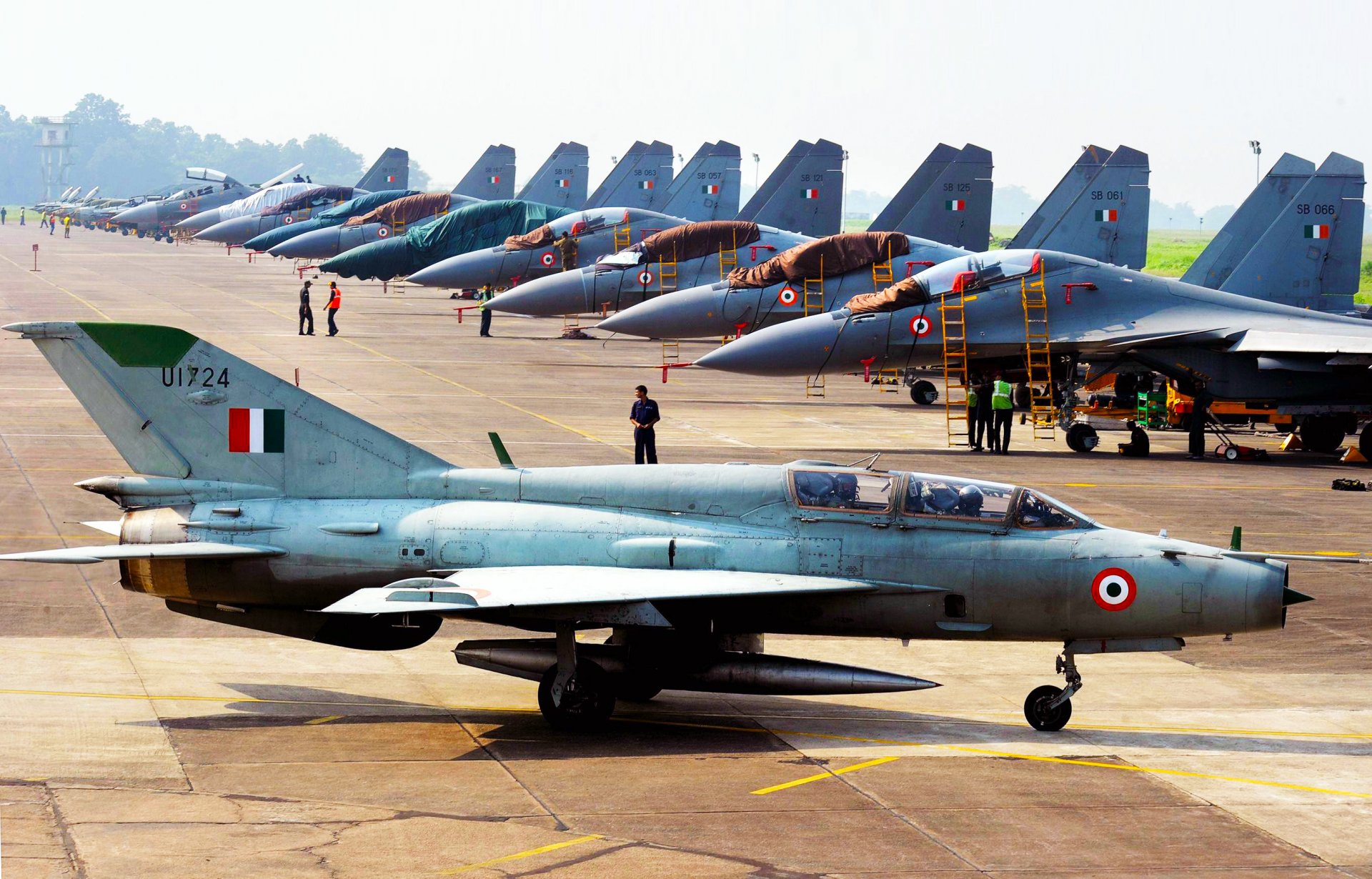 mig-21 fishbed mig-29 fulcrum multi-role fighter mikoyan gurevich supersonic aviation database a side view