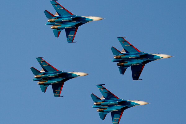 Quatre chasseurs bleus identiques