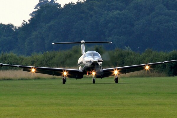 Pilatus ps12 Flugzeug bereitet sich auf den Start vor