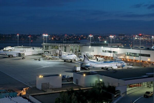 Aeropuerto de California se prepara para despegar