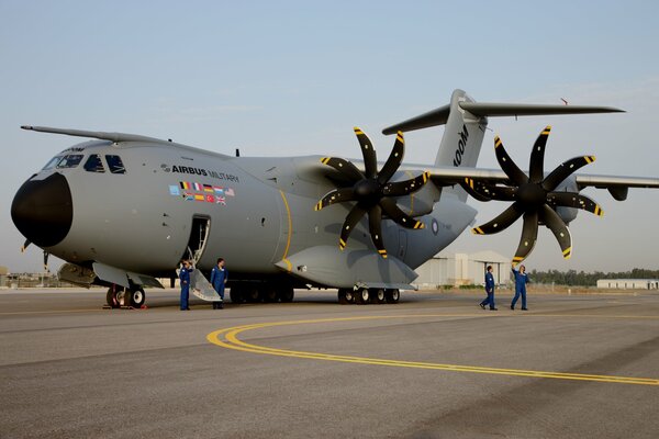 Militär-Transport-viermotoriger Airbus a400m