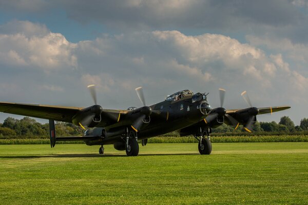 Schwerer viermotoriger Lancaster-Bomber