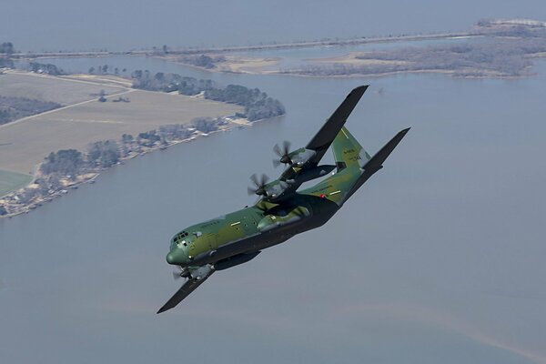 Militär-Transportflugzeug aus der Zeit des großen Vaterländischen Krieges