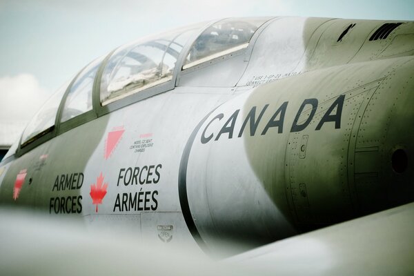 Das Flugzeug. Jagdflugzeug. Foto des Flugzeugs in der Nähe. Militärflugzeug in Kanada