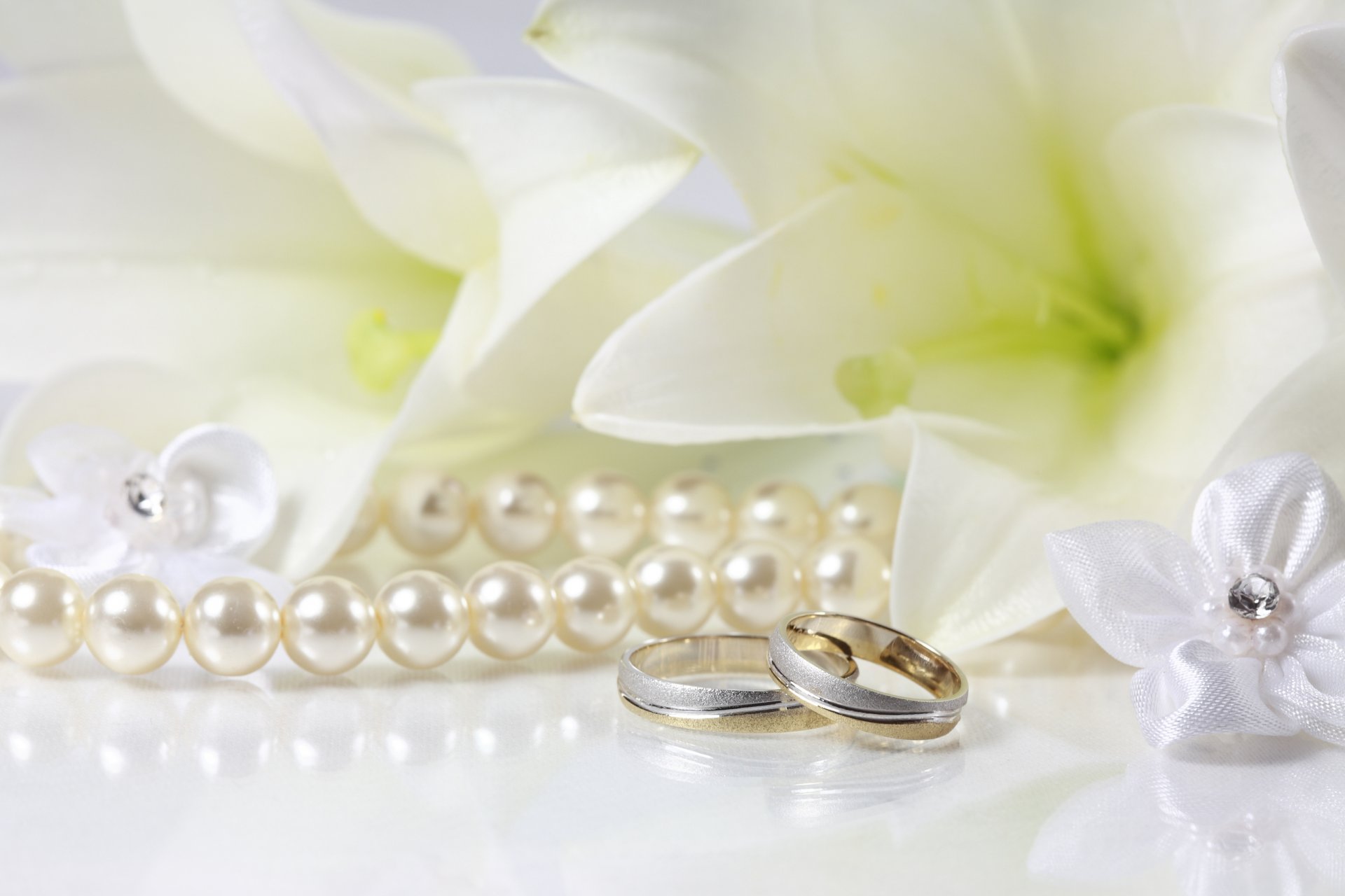 hochzeit perlen ringe lilien