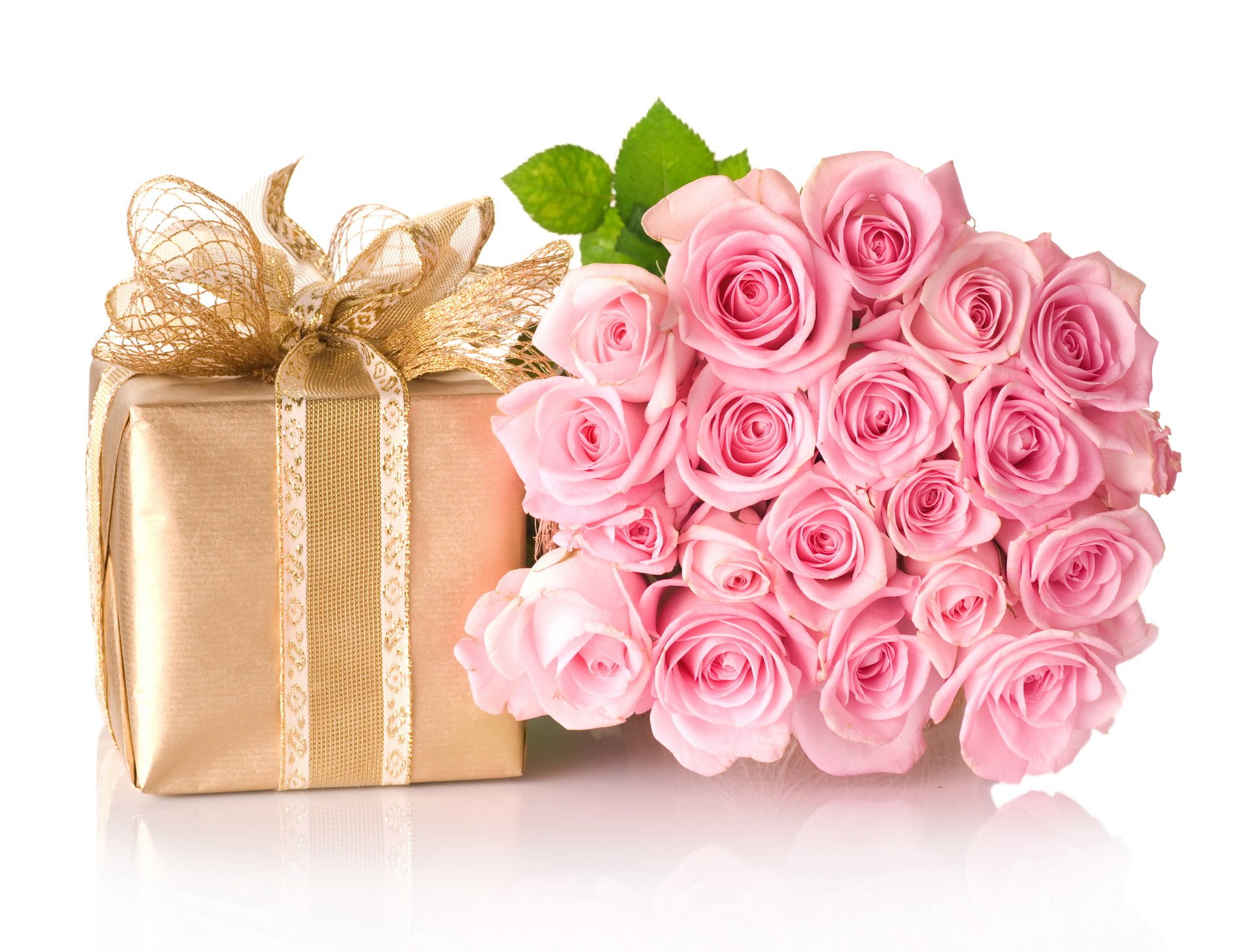 blumen blumenstrauß rosen. rosa geschenk box bogen