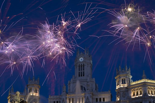 Fuegos artificiales en España para la fiesta