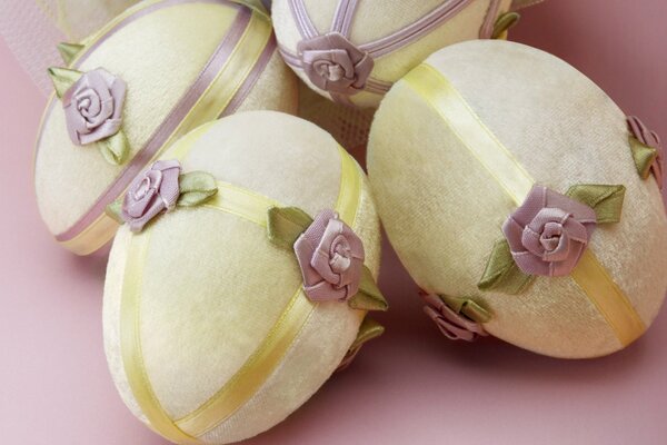 Easter eggs with delicate decor