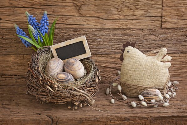 Padelka zu Ostern Hühnchen und Hoden aus Kieselsteinen