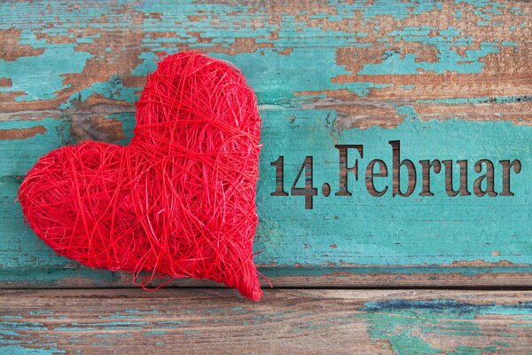 Festa di tutti gli amanti 14 febbraio cuore sul tavolo