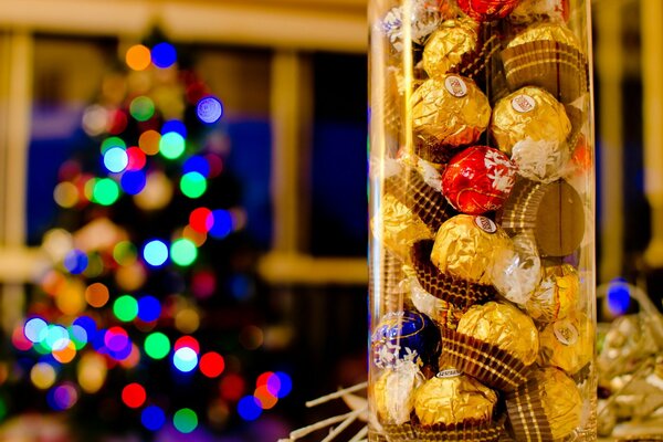 Chocolates en un tubo de juguete