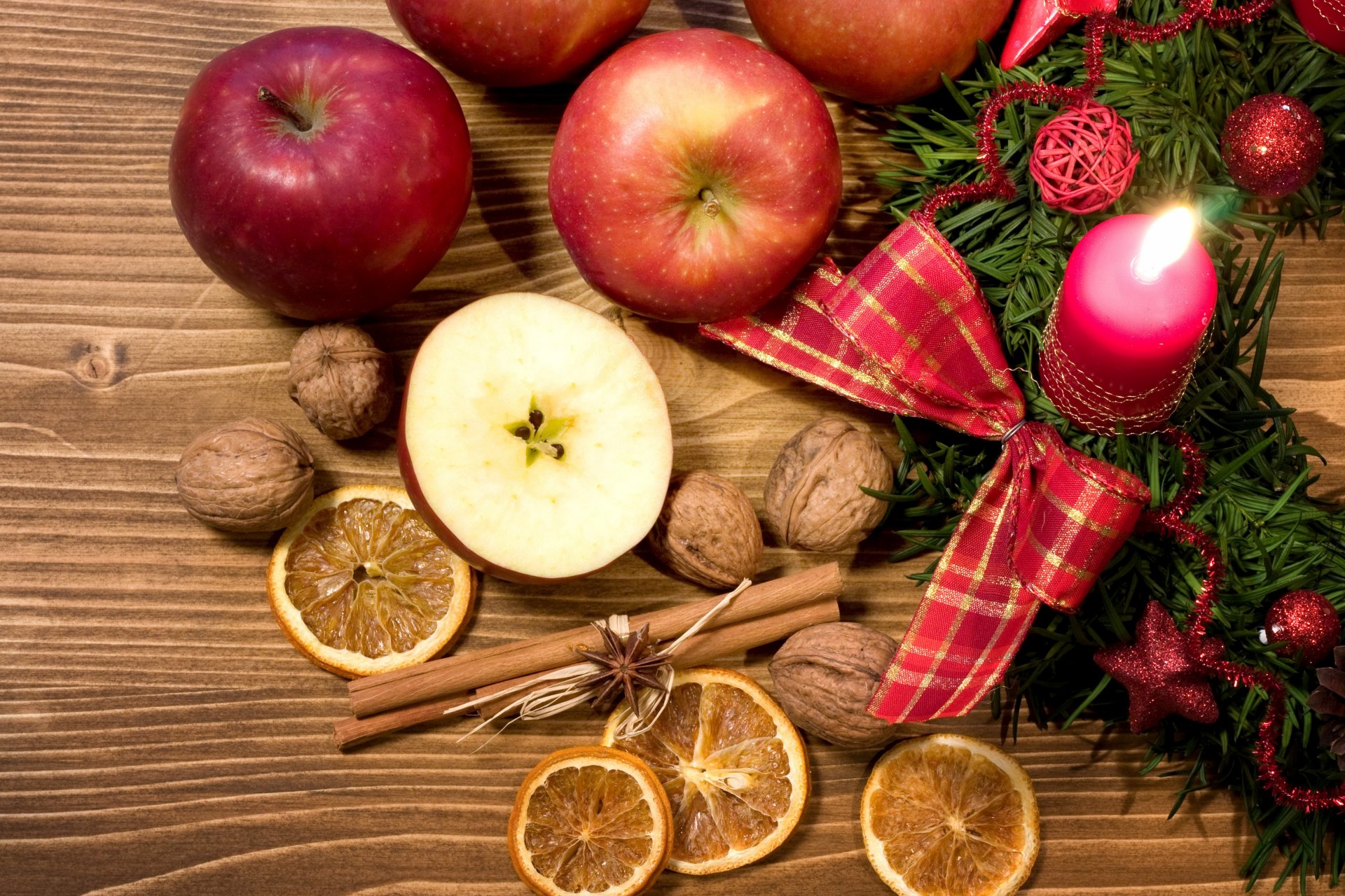 weihnachten dekoration neujahr obst äpfel nüsse zitronen