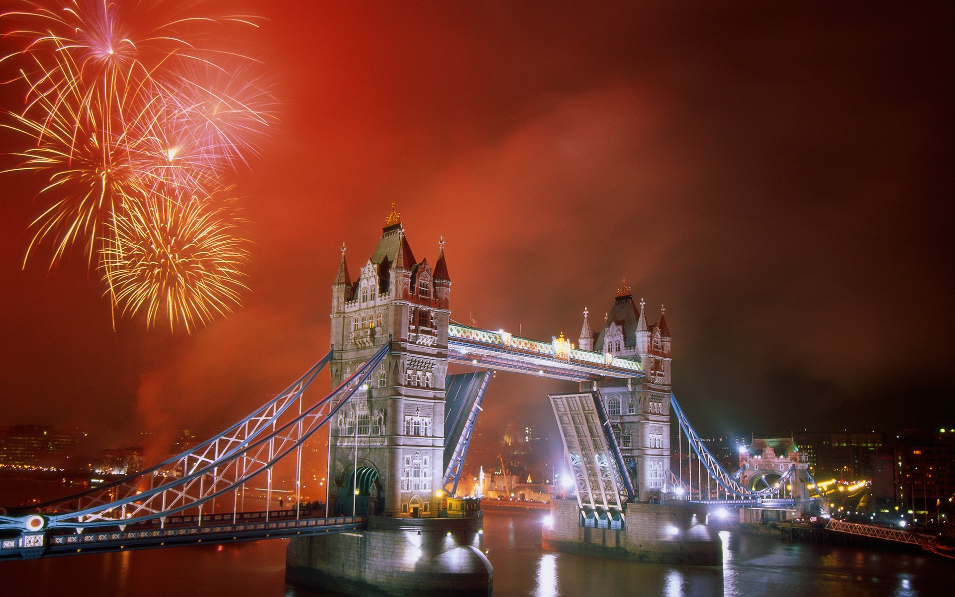 fuegos artificiales puente río ciudad londres