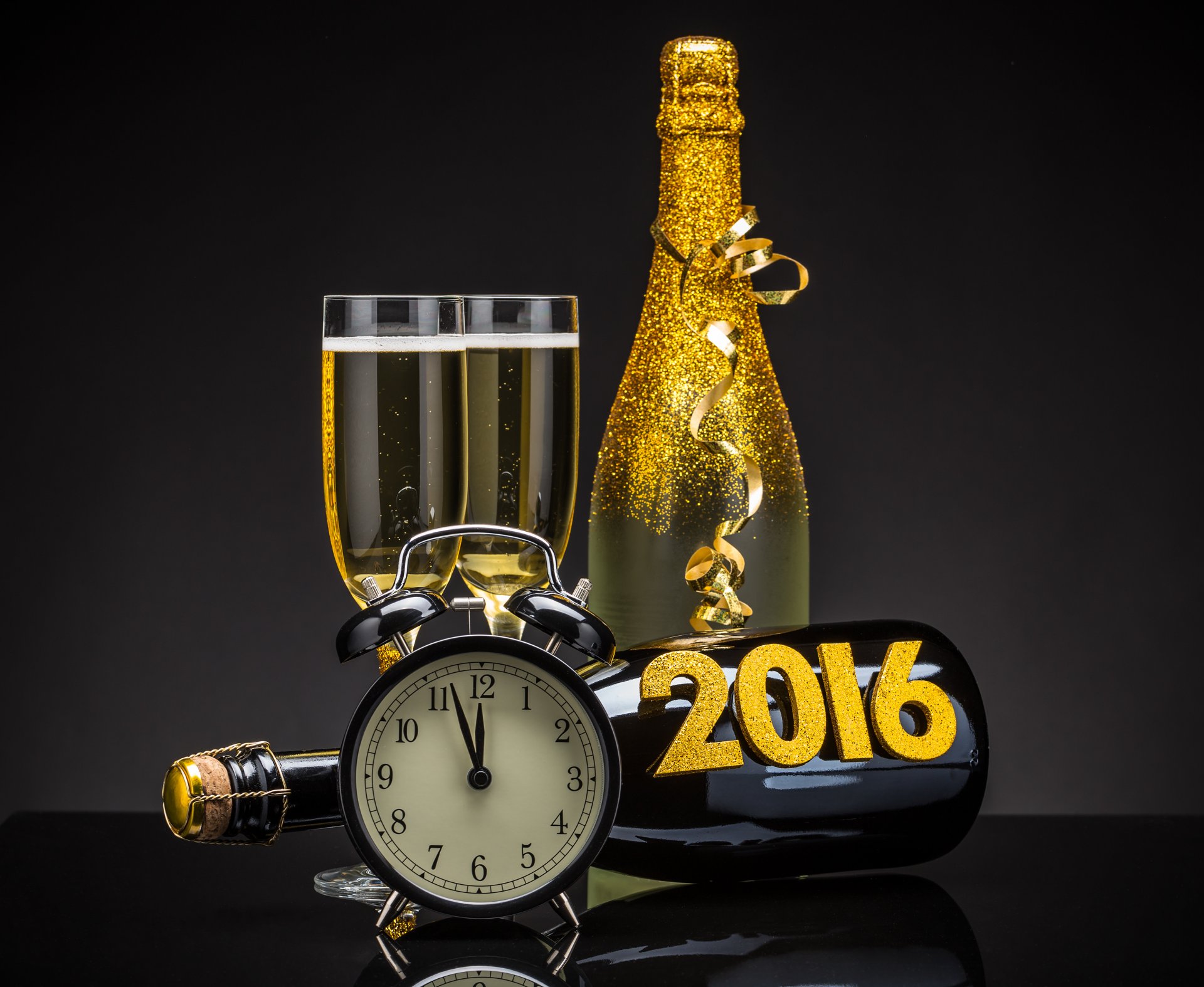 2016 feliz año nuevo oro champán reloj botella copas de vino