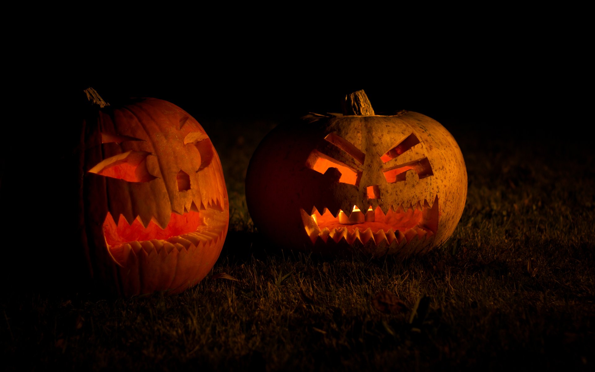 halloween wakacje dynie noc trawa światło świece wakacje świece 2560x1600