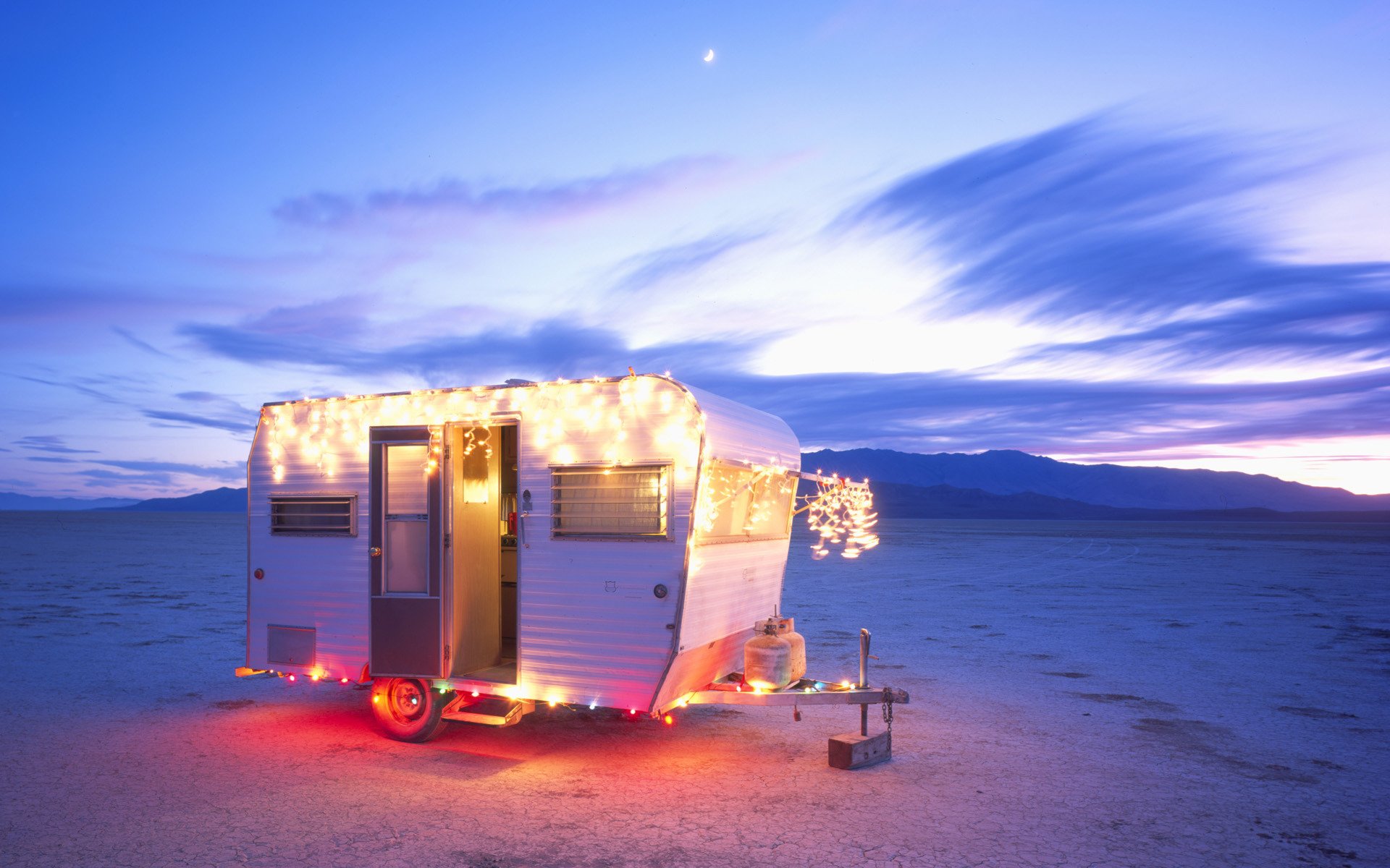 trailer garland desert