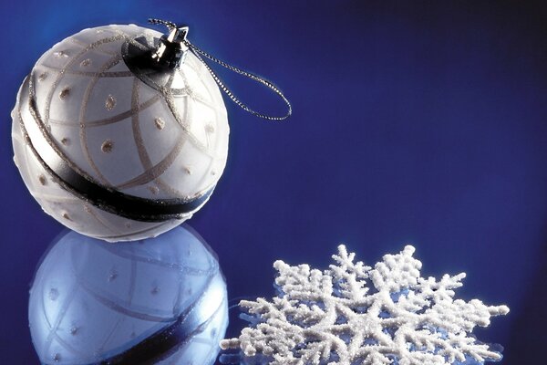 White snowflake and ball in reflection