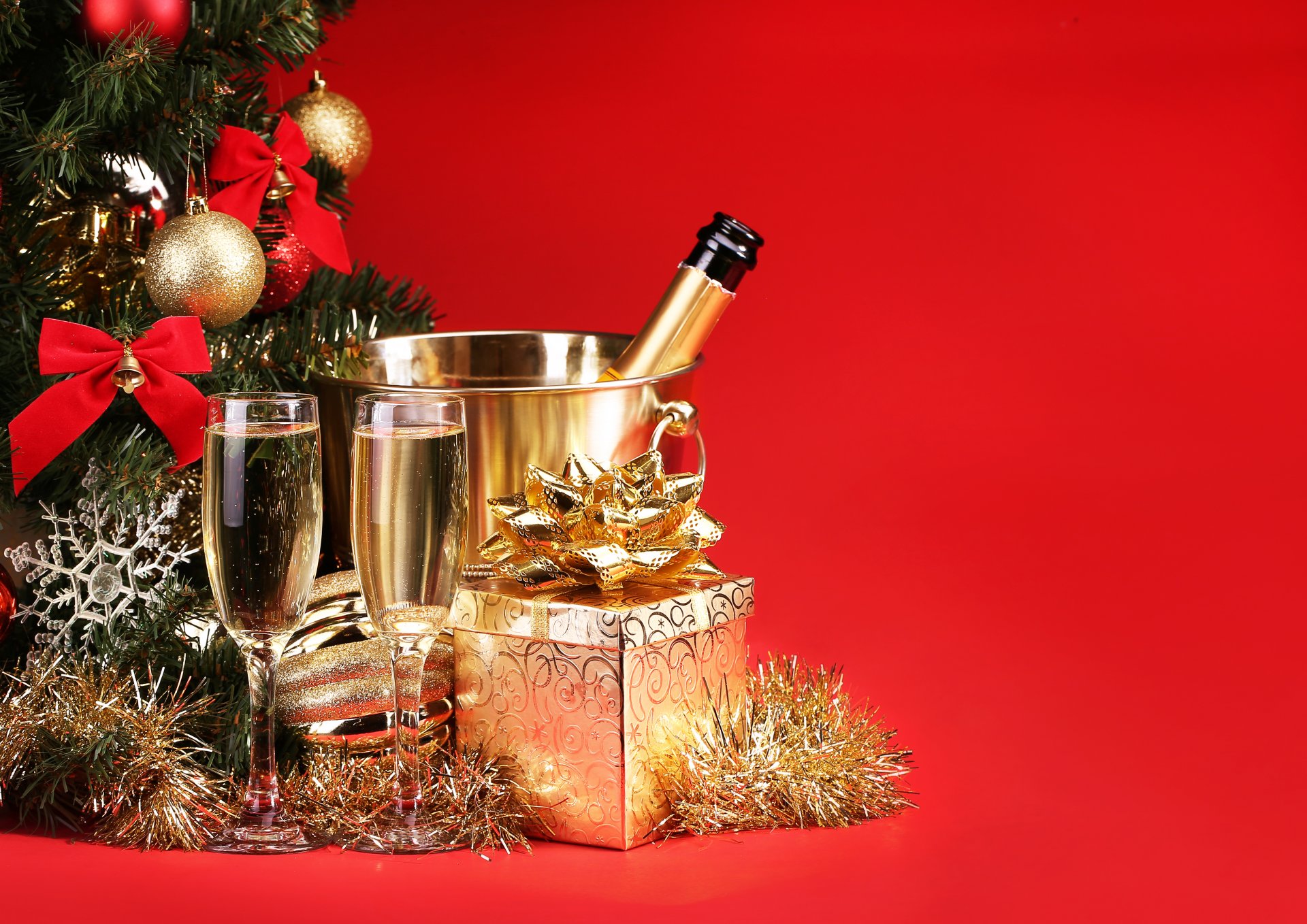 new year decoration champagne christmas tree present glasse