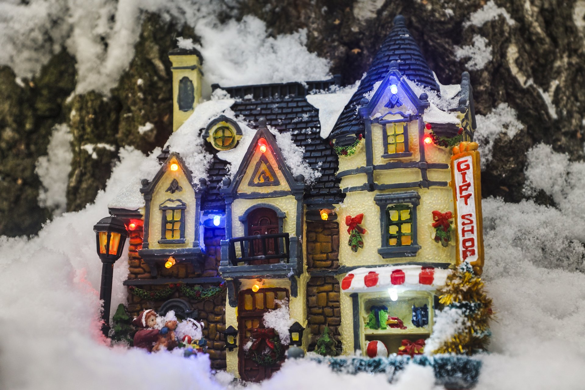 año nuevo miniatura juguete arreglo nieve árbol tierra parque vacaciones linternas casa papel pintado celebridades bosque