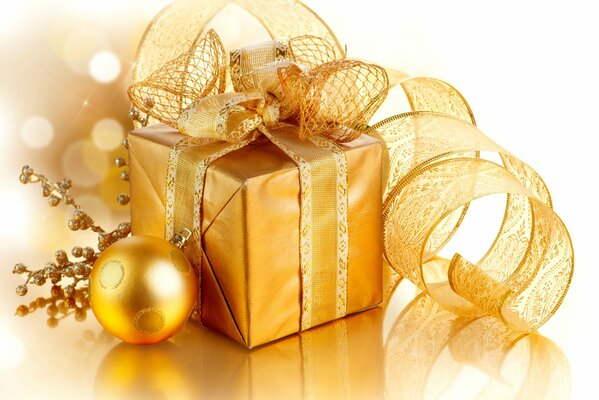 Weihnachtsgoldbox mit Band