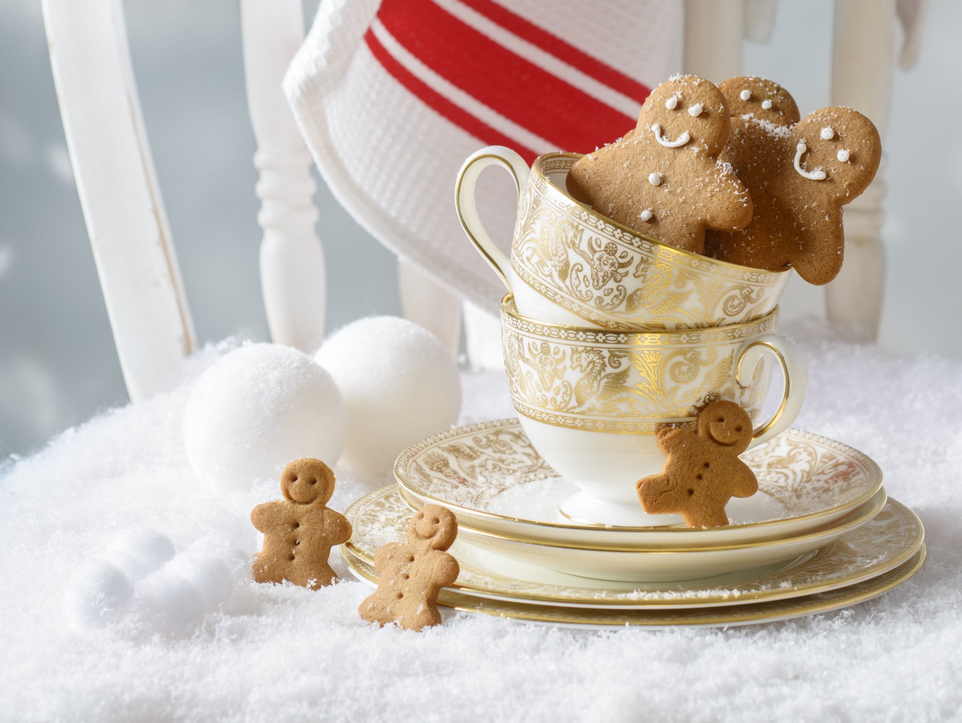 becher teller lebkuchen schneebälle