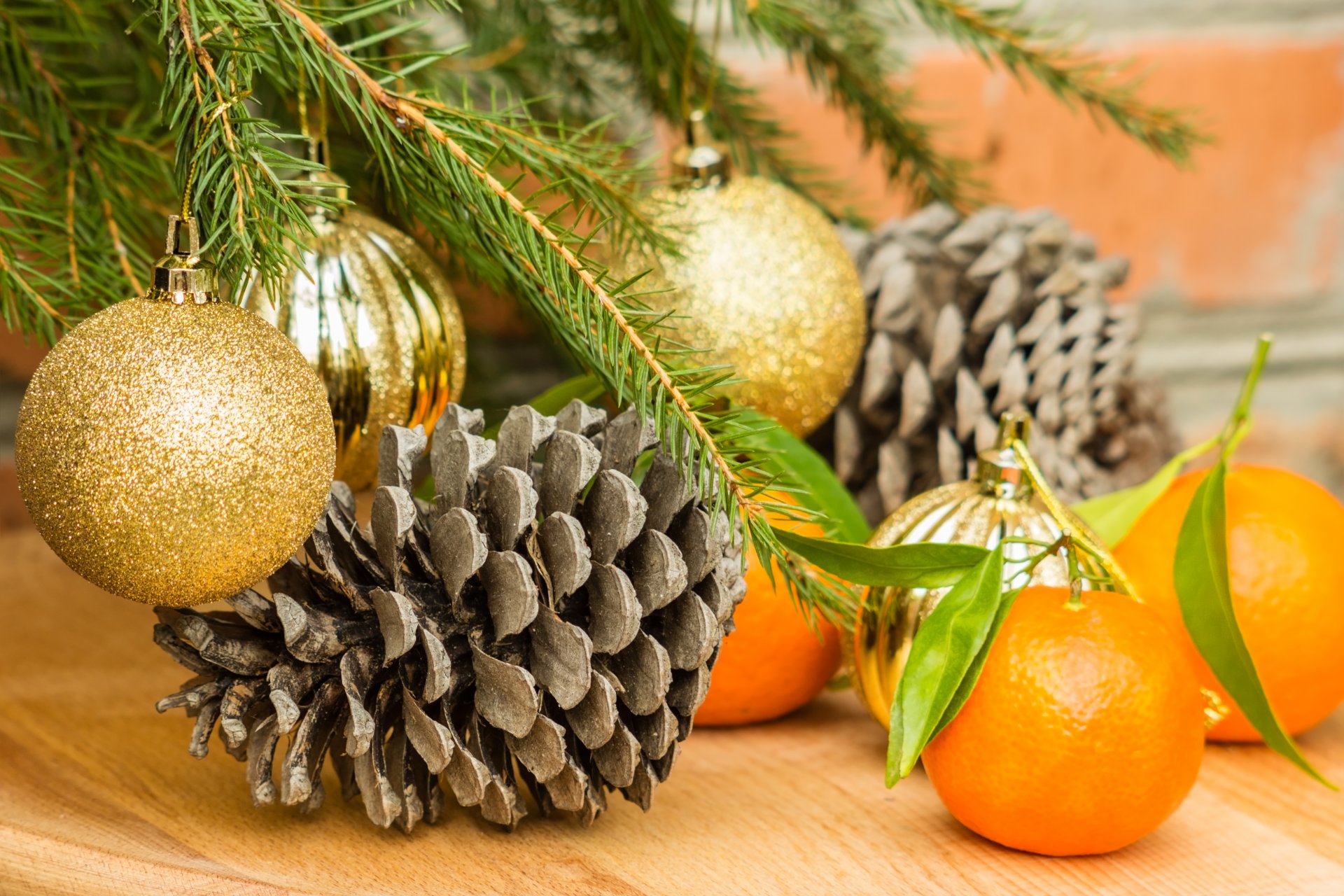 joyeux noël décoration nouvel an arbre de noël pommes de pin oranges boules