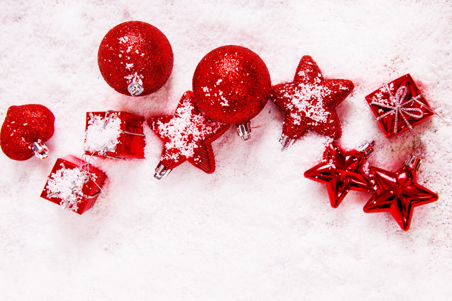 bolas bolas rojo estrellas juguetes árbol de navidad año nuevo decoraciones invierno nieve vacaciones año nuevo navidad