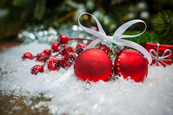 Red balls lying on the snow