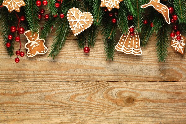 Beaux arbres de Noël avec des perles et du pain d épice