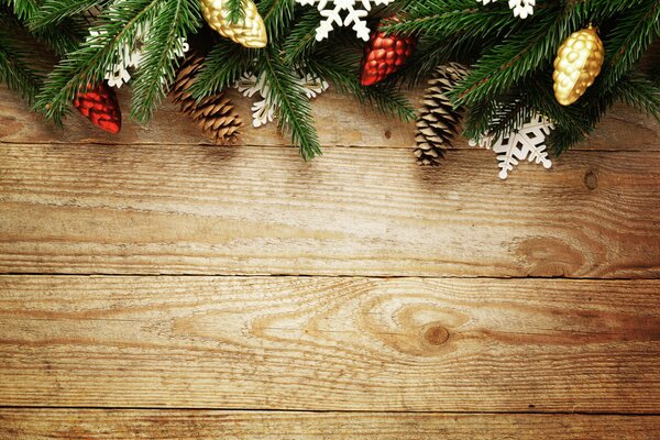 Juguetes de Navidad en la puerta de la casa