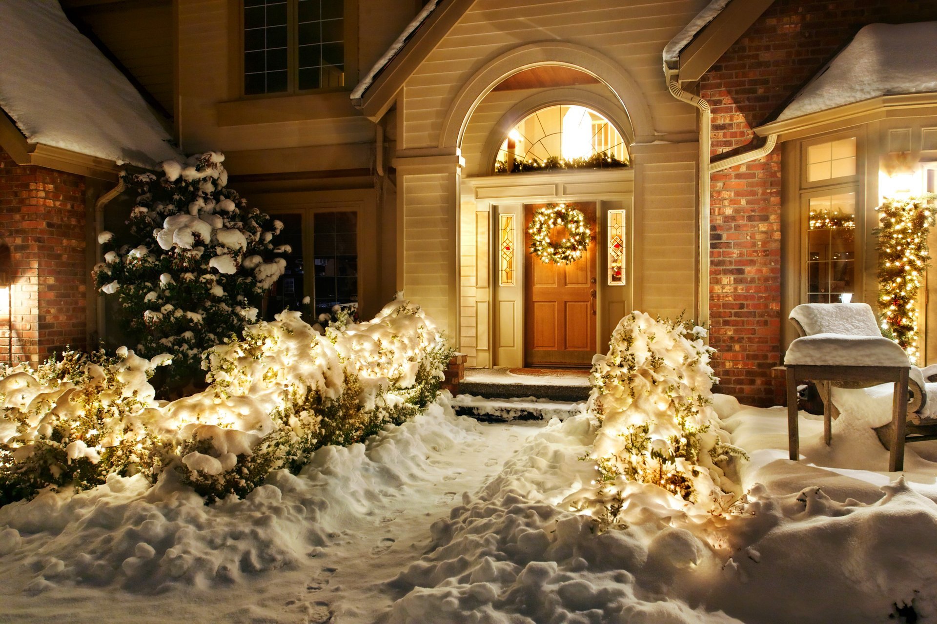 happy new year holiday merry christmas nature christmas wreath windows decoration winter snow architecture house lights night winter lanterns decorations merry christmas vacation