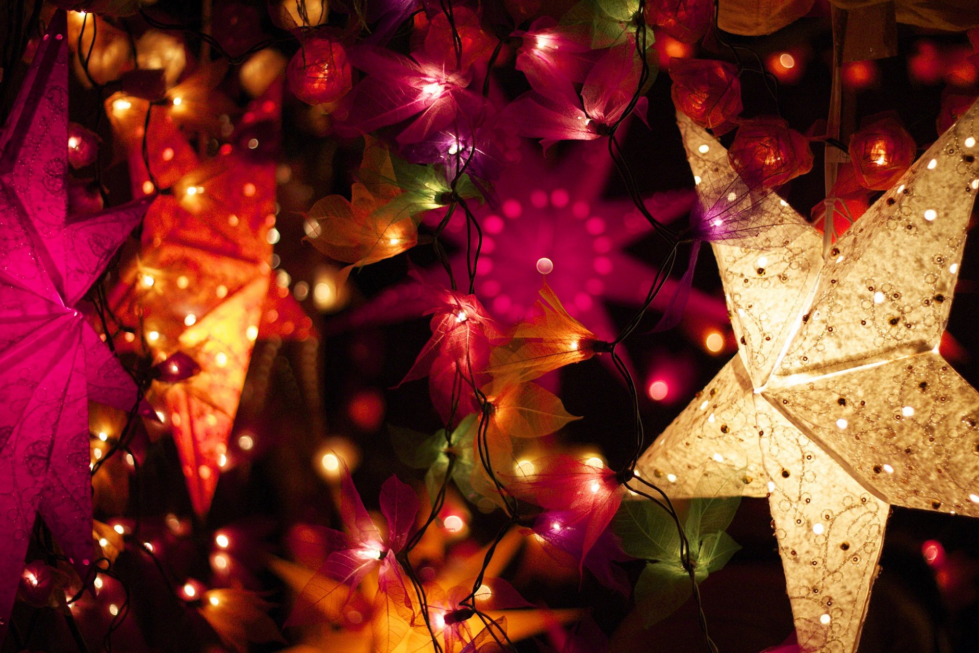 guirnalda luces multicolor estrella oro decoración paisaje vacaciones invierno año nuevo navidad
