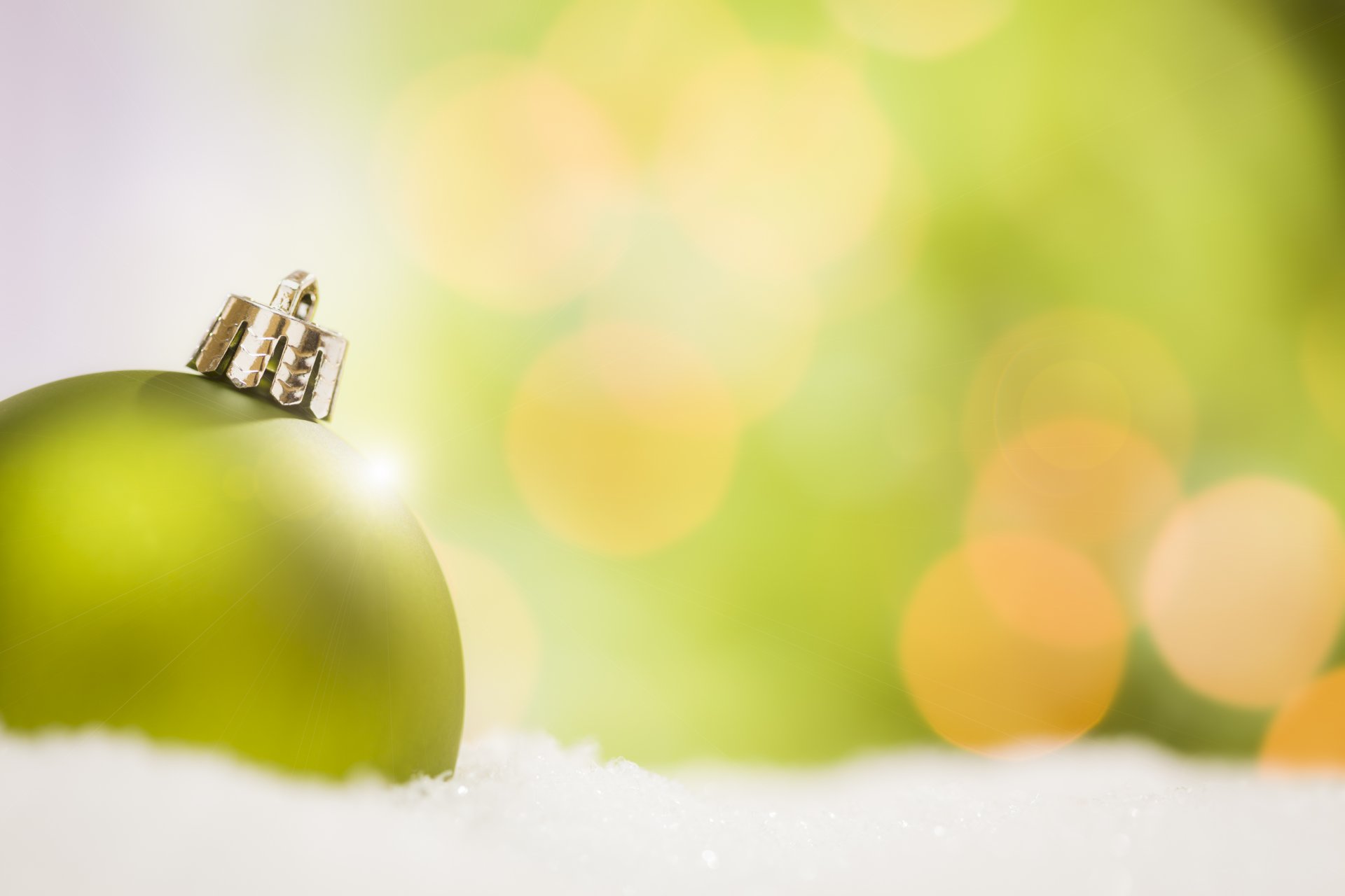 nuovo anno natale palla palla verde neve sfondo bokeh giocattolo albero di natale decorazione inverno vacanze