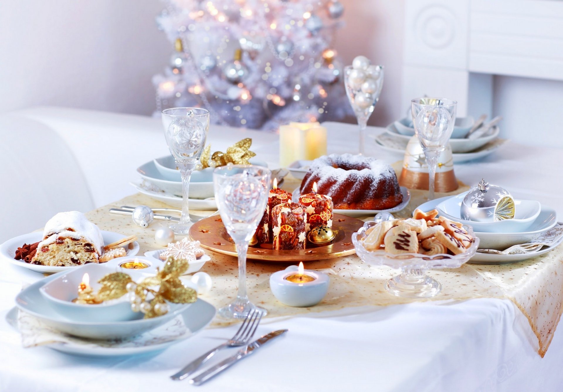 urlaub neujahr weihnachten dekoration kerzen kekse kuchen urlaub frohes neues jahr frohe weihnachten weihnachtsdekoration kekse tasse