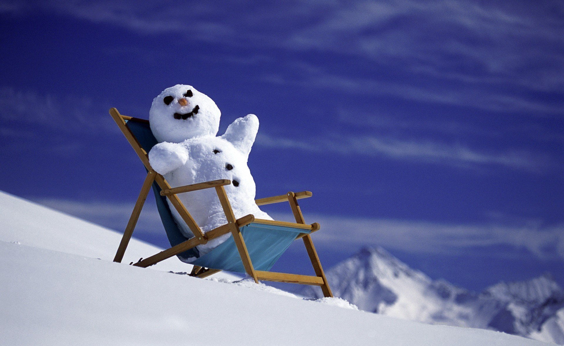 schneemann neujahr schnee berge sonne